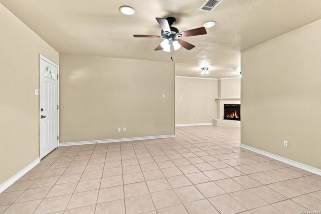 933 Lazy Trl, New Braunfels, TX 78130