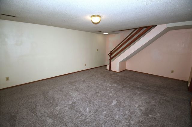 8626 Alpine Drive, Urbandale, IA 50322