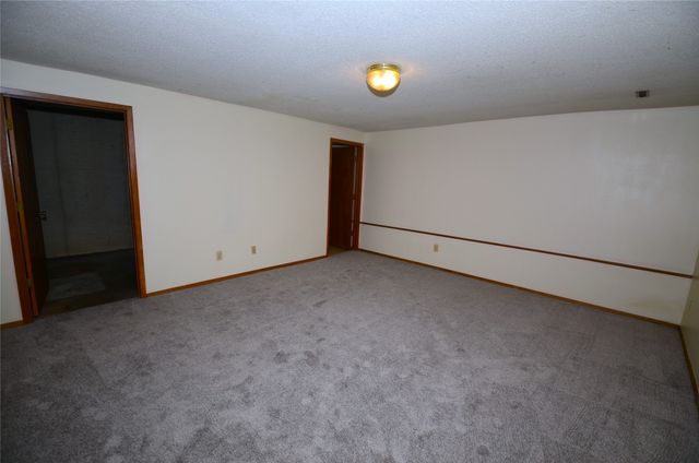 8626 Alpine Drive, Urbandale, IA 50322