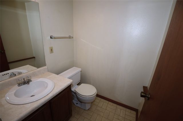 8626 Alpine Drive, Urbandale, IA 50322