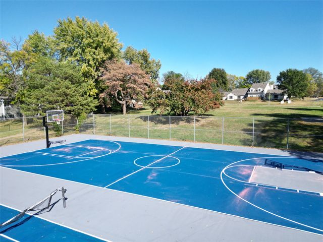 8626 Alpine Drive, Urbandale, IA 50322