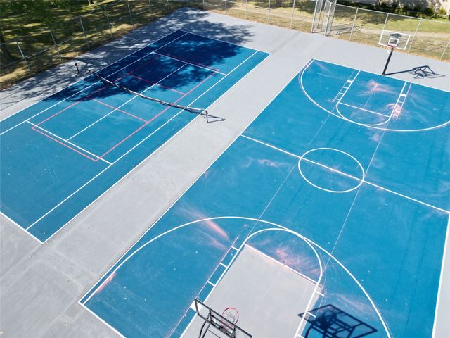 8626 Alpine Drive, Urbandale, IA 50322