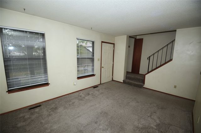 8626 Alpine Drive, Urbandale, IA 50322