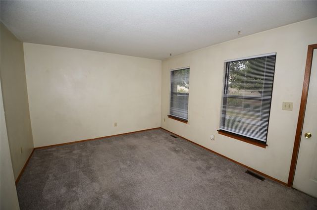 8626 Alpine Drive, Urbandale, IA 50322