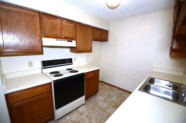 8626 Alpine Drive, Urbandale, IA 50322