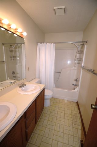 8626 Alpine Drive, Urbandale, IA 50322