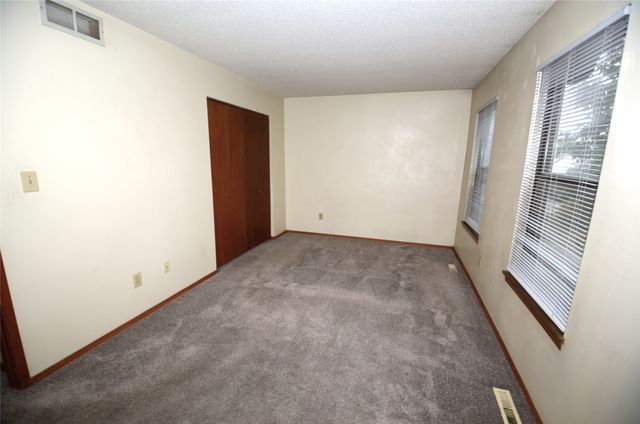 8626 Alpine Drive, Urbandale, IA 50322