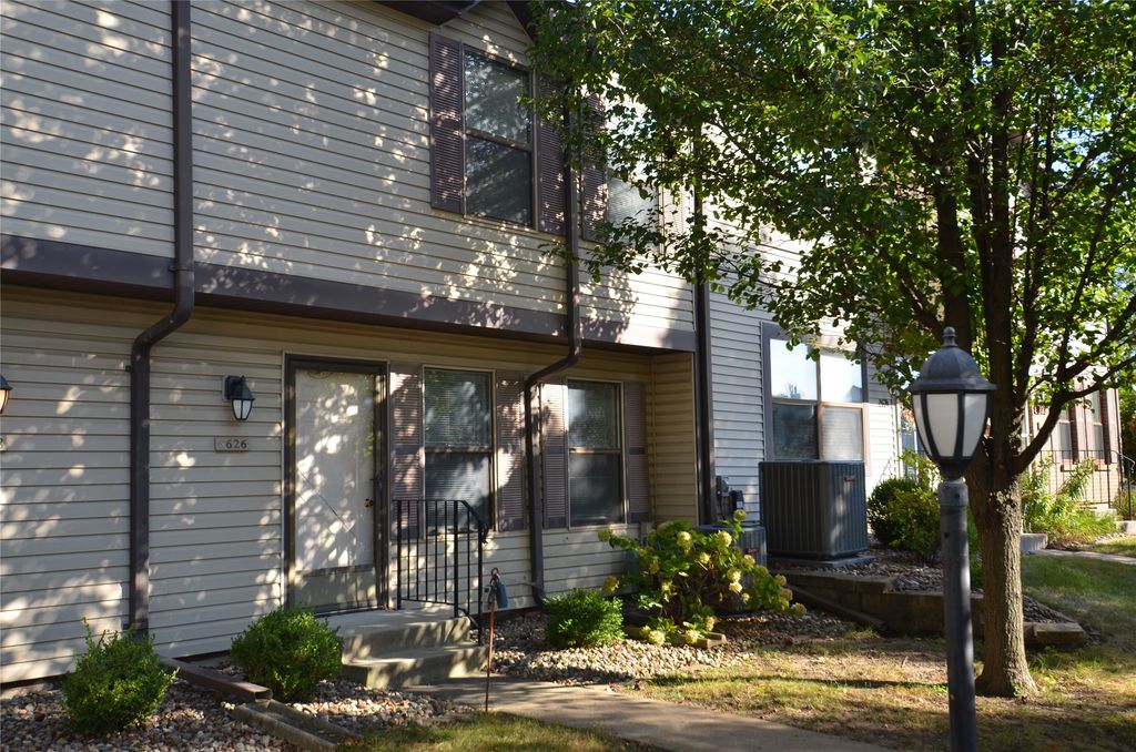 8626 Alpine Drive, Urbandale, IA 50322