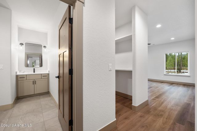 53 WALLACE LN, Blanchard, ID 83804