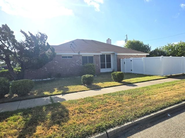 801 Ragland, Cedar Hill, TX 75104