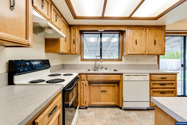 4826 Chestnut Ct SE, Albany, OR 97322