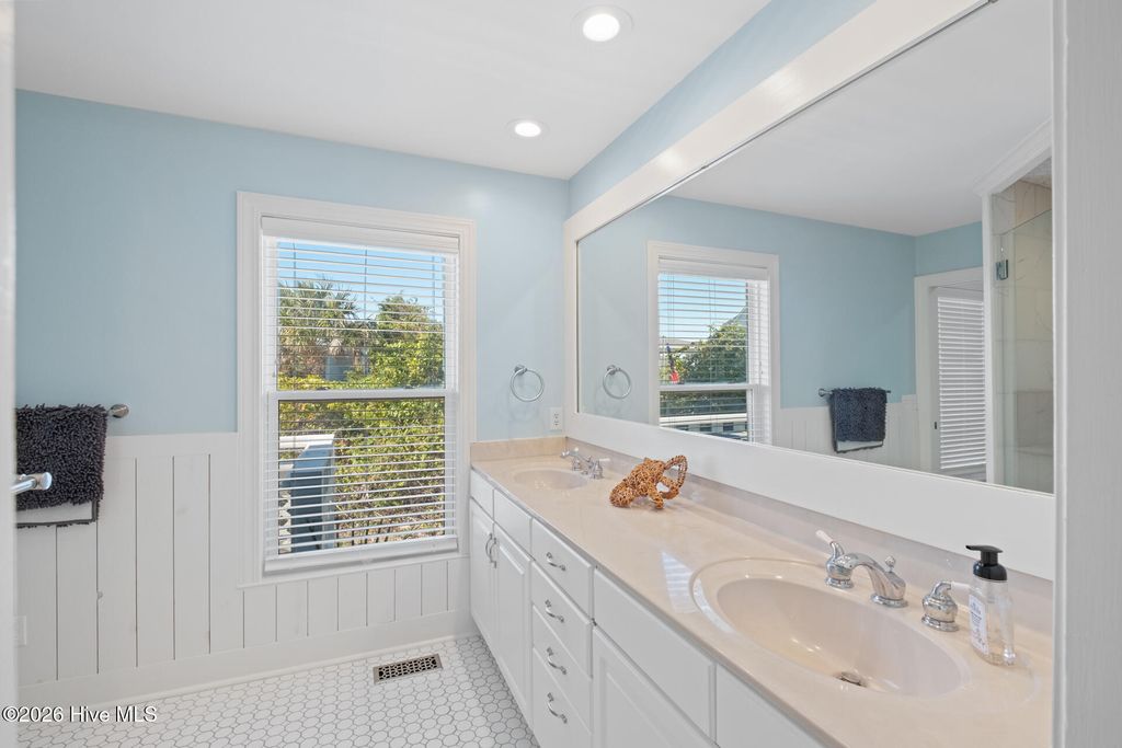 Image 32 of property listing at 16 Waterthrush Court, Southport, NC 28461