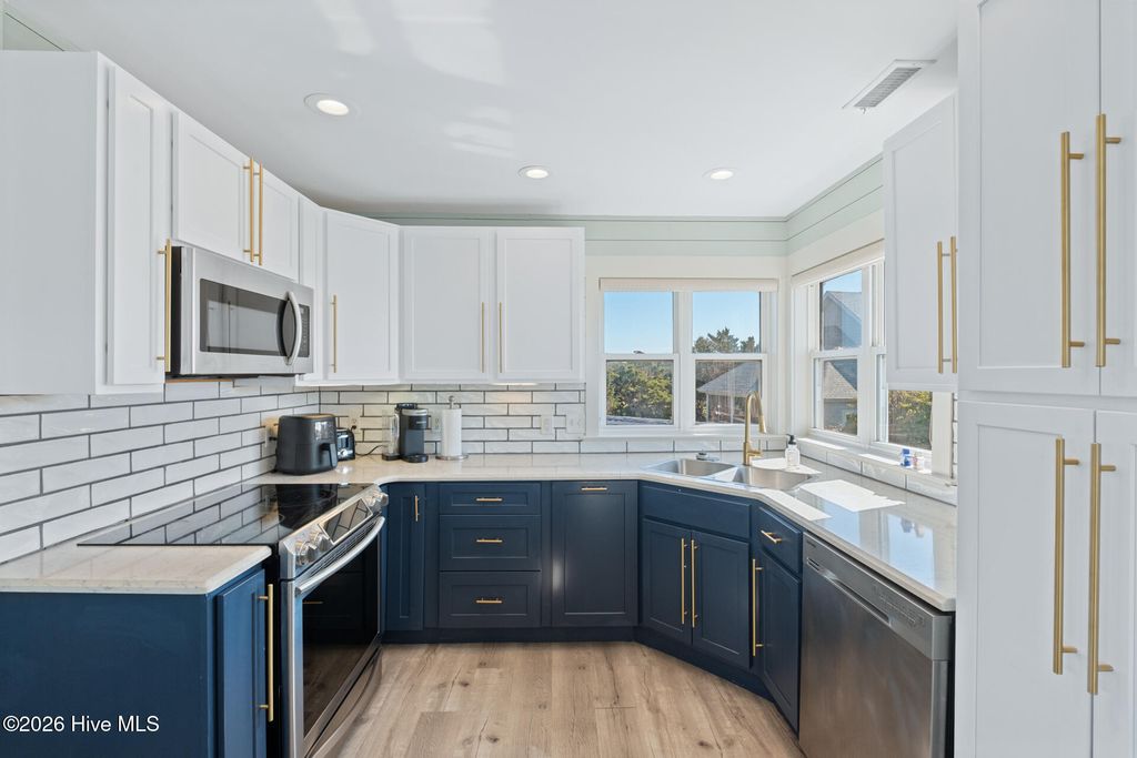 Image 54 of property listing at 16 Waterthrush Court, Southport, NC 28461