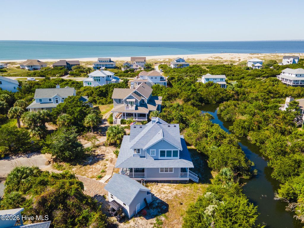 Image 8 of property listing at 16 Waterthrush Court, Southport, NC 28461