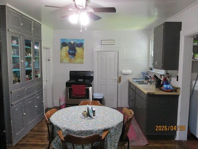 210 E Court STREET, Elkhorn, WI 53121