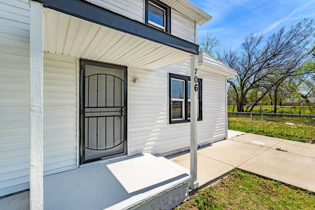 706 N Piatt Ave, Wichita, KS 67214