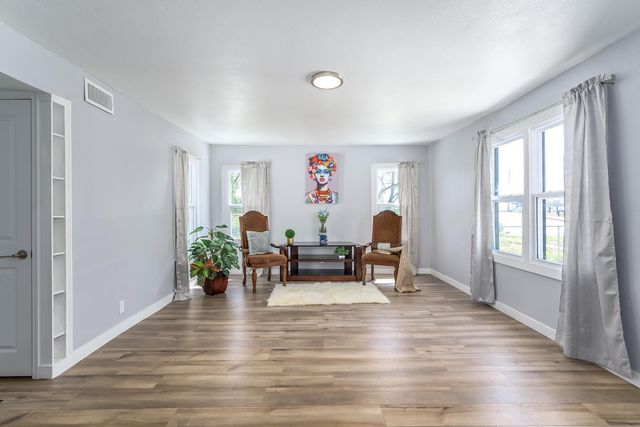 706 N Piatt Ave, Wichita, KS 67214