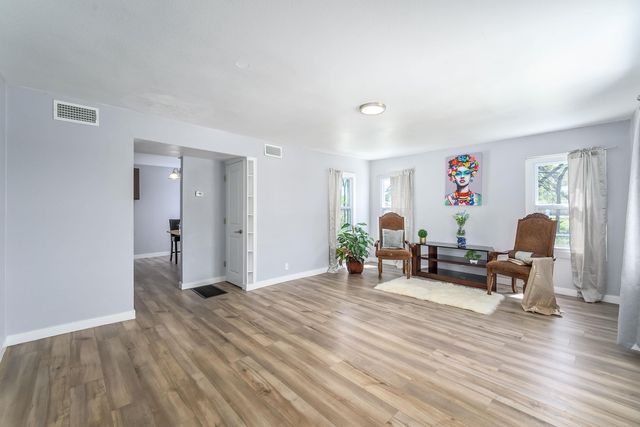 706 N Piatt Ave, Wichita, KS 67214