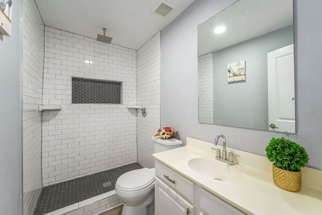 706 N Piatt Ave, Wichita, KS 67214