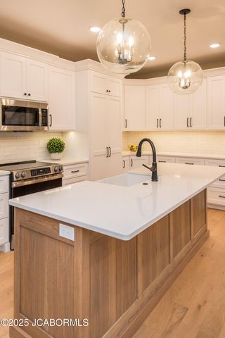 5608 BIRCH CREEK LANE, Jefferson City, MO 65101