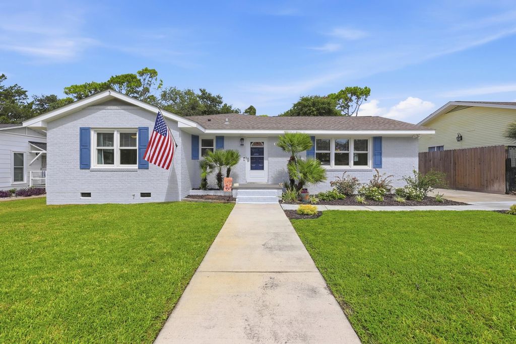 7711 Woodland Dr., Myrtle Beach, SC 29572