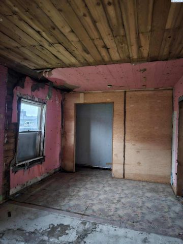 511 S Crystal Ave, La Crosse, WA 99143