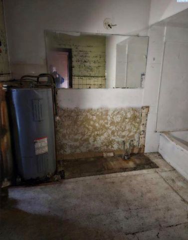 511 S Crystal Ave, La Crosse, WA 99143