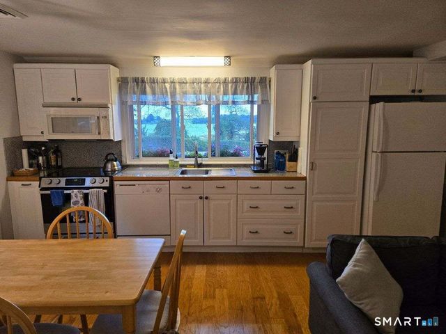 27 Gled Hill Street, Stonington, CT 06355