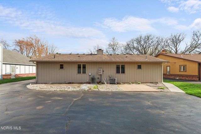 6804 Woodmeadow Drive, Toledo, OH 43617