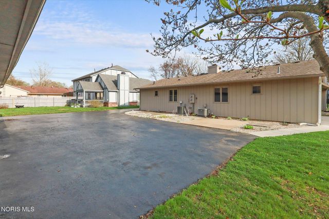 6804 Woodmeadow Drive, Toledo, OH 43617