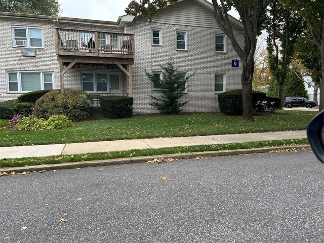 21 Arch Lane 1A, Islip, NY 11751