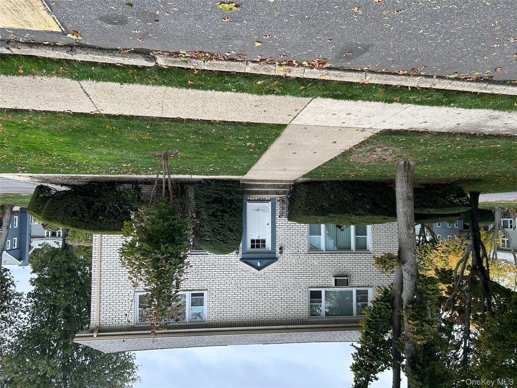 21 Arch Lane 1A, Islip, NY 11751