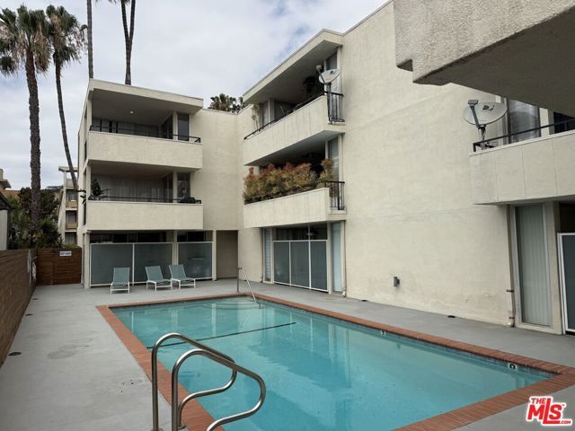 1550 N Laurel Avenue 301, Los Angeles, CA 90046