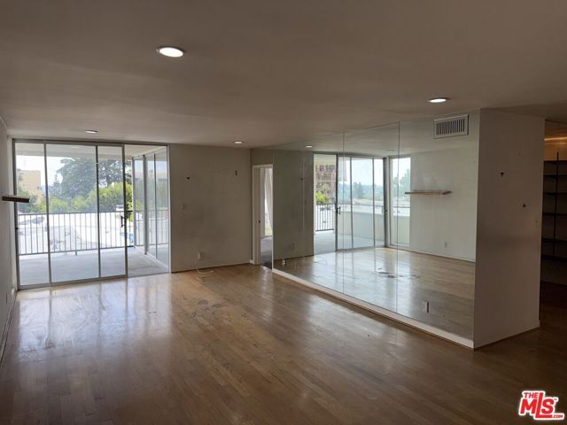 1550 N Laurel Avenue 301, Los Angeles, CA 90046