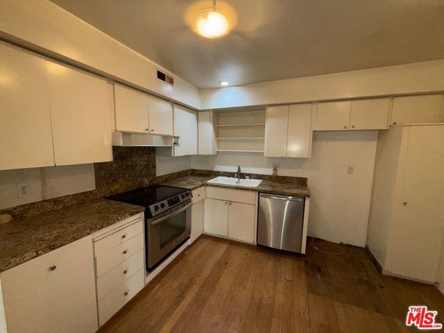 1550 N Laurel Avenue 301, Los Angeles, CA 90046