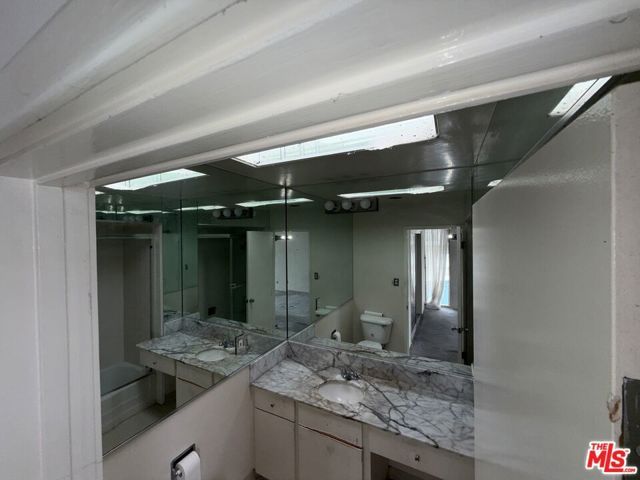 1550 N Laurel Avenue 301, Los Angeles, CA 90046