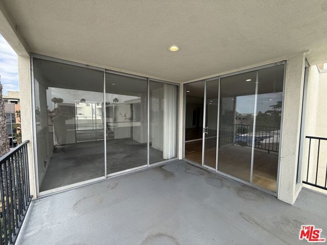 1550 N Laurel Avenue 301, Los Angeles, CA 90046