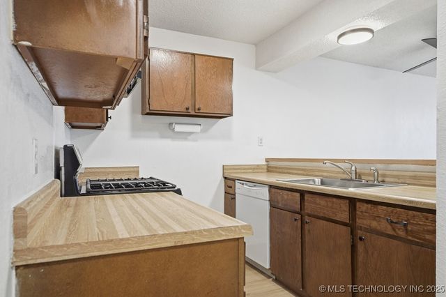 14105 S Hickory Place, Glenpool, OK 74033