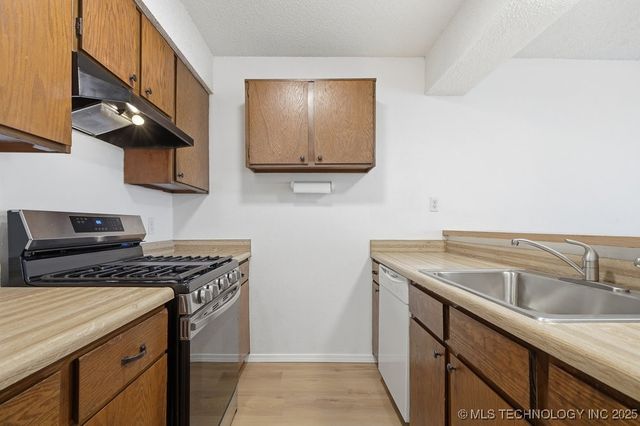 14105 S Hickory Place, Glenpool, OK 74033