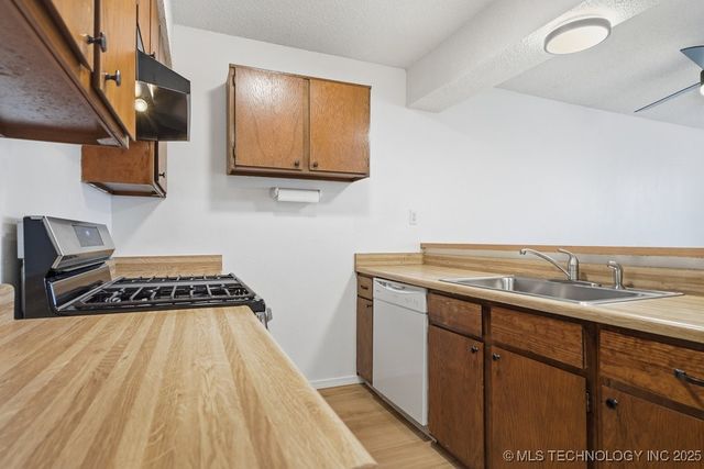 14105 S Hickory Place, Glenpool, OK 74033