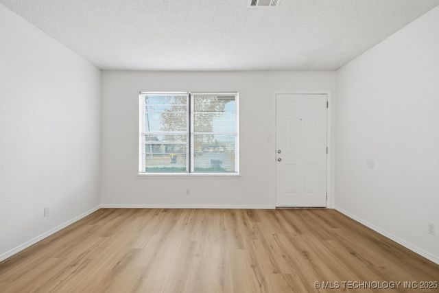 14105 S Hickory Place, Glenpool, OK 74033