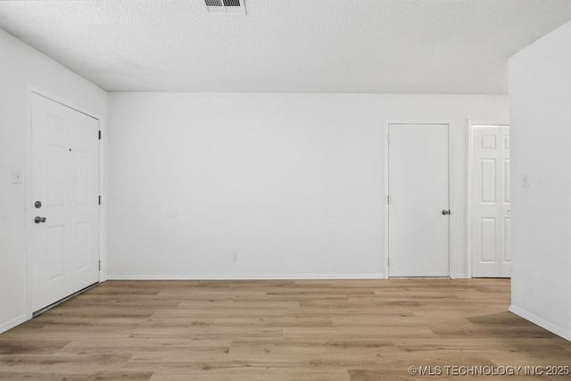 14105 S Hickory Place, Glenpool, OK 74033