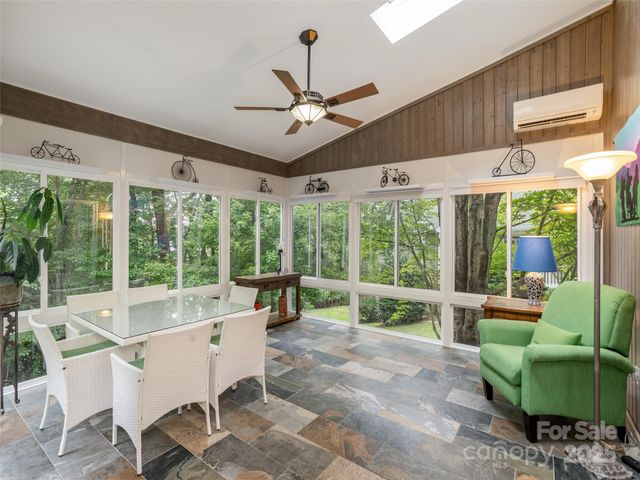 210 Black Oak Lane, Hendersonville, NC 28791