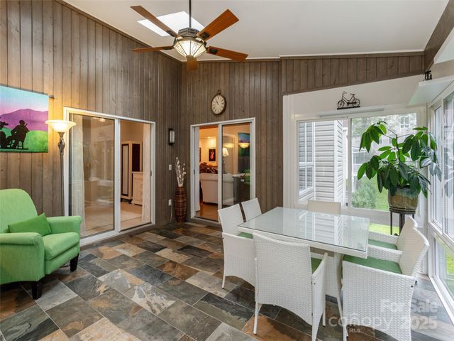 210 Black Oak Lane, Hendersonville, NC 28791