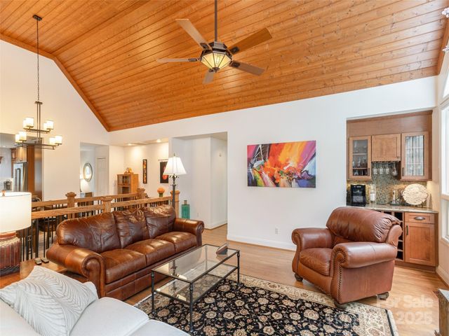 210 Black Oak Lane, Hendersonville, NC 28791