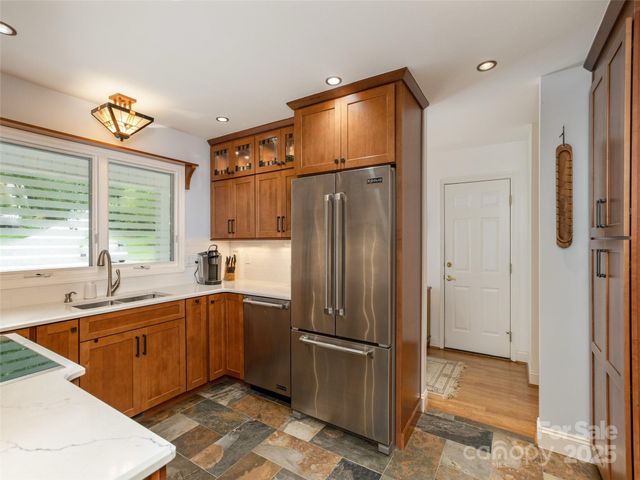 210 Black Oak Lane, Hendersonville, NC 28791