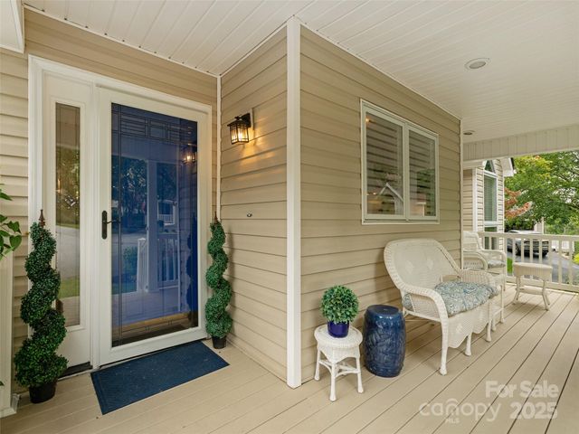 210 Black Oak Lane, Hendersonville, NC 28791