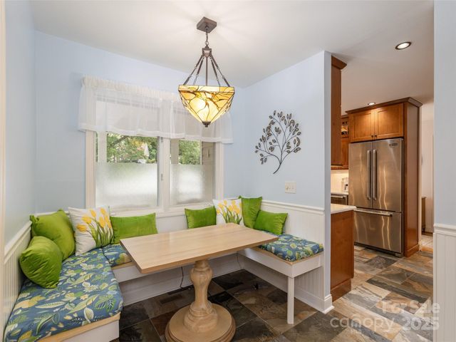 210 Black Oak Lane, Hendersonville, NC 28791