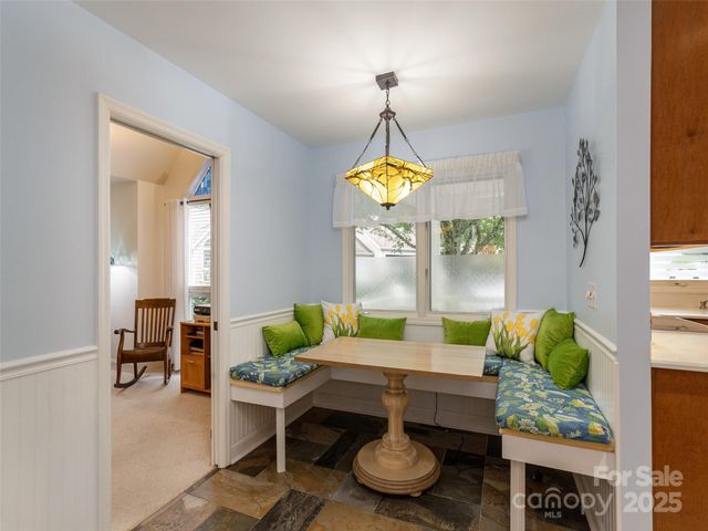 210 Black Oak Lane, Hendersonville, NC 28791