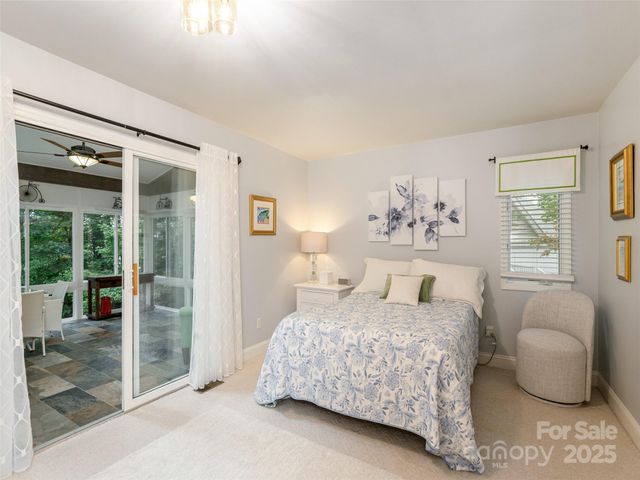 210 Black Oak Lane, Hendersonville, NC 28791